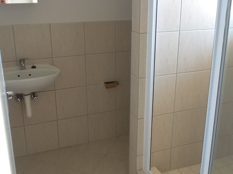 To Let 2 Bedroom Property for Rent in Buh Rein Estate Western Cape
